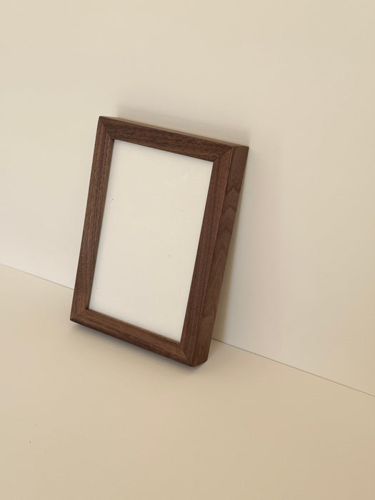 Walnut Photo Frame 4x6'' #008