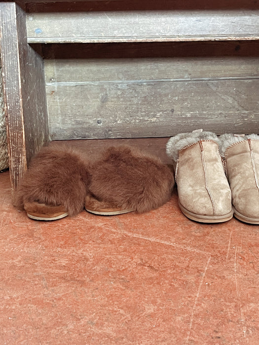 Tessan Slippers in Rust Brown